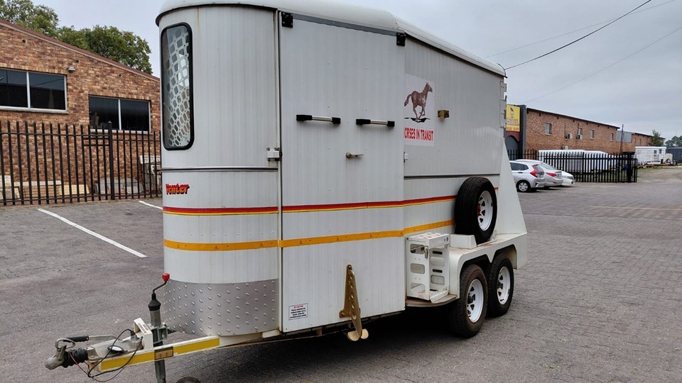 2016 Venter Royal Horse-Box (Spotless)